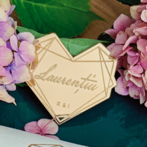 Wedding place cards heart form